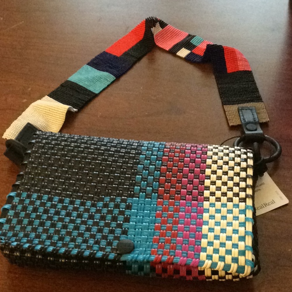 LIKE NEW TRUSS LEATHER MINI PURSE